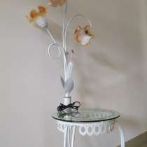 Торшер со столиком в белом цвете, в Омске