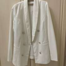 Белый пиджак с позолоченными пуговицами, в Орске