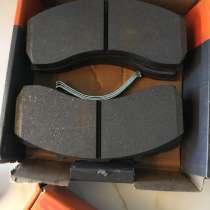 Продаю тормозные колодки два комплекта, в Астрахани