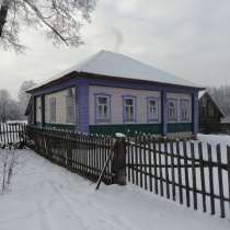Бревенчатый дом в жилом селе, в Москве