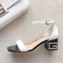 GUESS Сандалии, в Москве