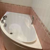 Продается акриловая ванна с экраном и смесителем, в Волгограде