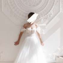 Свадебное платье с фатой, в Москве