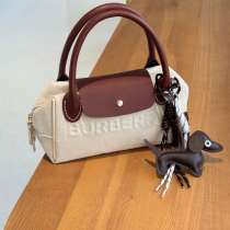 Сумка Burberry &laquo;Freya&raquo; с брелоком, в Москве