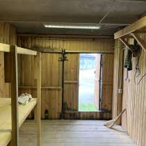 Сдаетс в аренду гараж, 3х6, обшит вагонкой, есть стеллажи, в Санкт-Петербурге