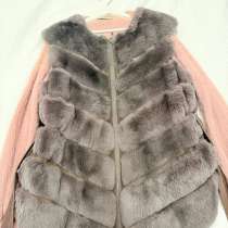Продам меховую жилетку из натурального кролика, в Москве