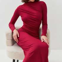 Шикарное, вечернее платье, размер:42-44, в Омске