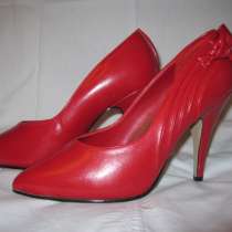 Туфли красного цвета, в Ханты-Мансийске