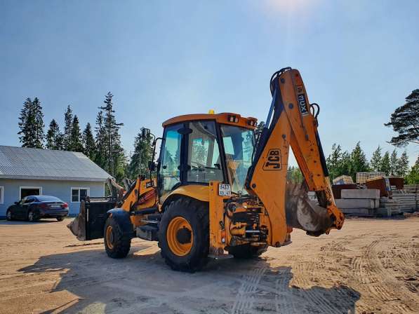 Экскаватор-погрузчик JCB 3CX 2009 года в Санкт-Петербурге