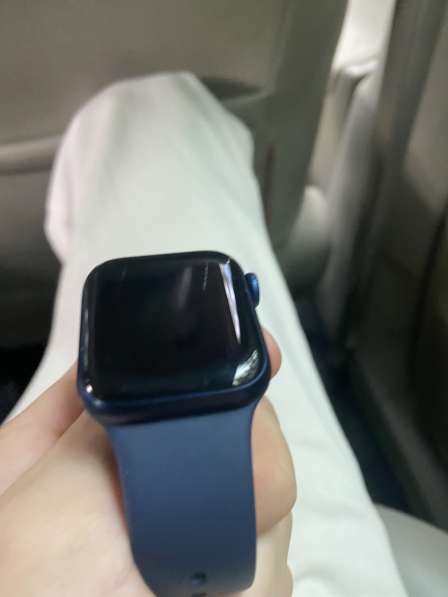 Продаю apple watch, series 4 40mm silver, series 6 40mm blue в фото 3