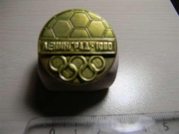 Значок. Олимпиада.Футбол.Ленинград, турнир, стадион.3 разных в фото 10