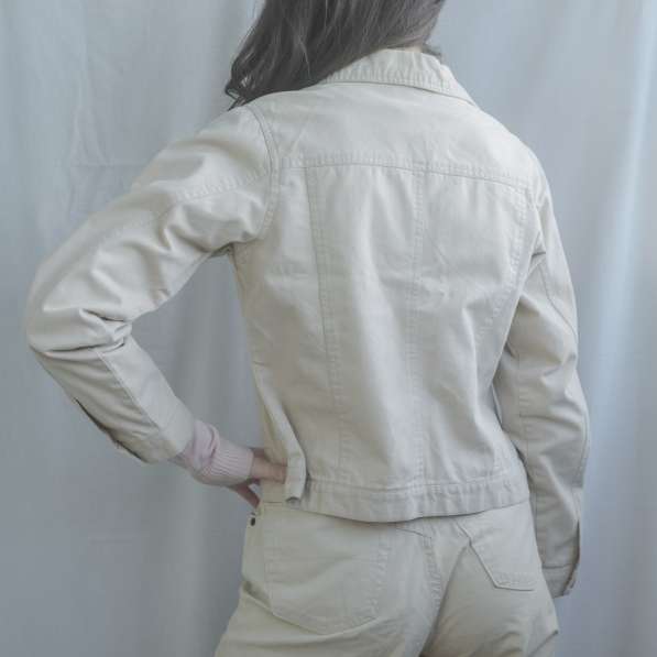 Джинсовая куртка бежевая женская винтажная, размер 40-42 в Красноярске фото 6