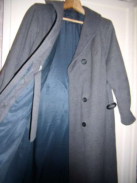Пальто серое с пояском, р.48-50, демисезонное, б. у в фото 3