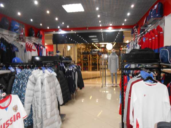Крупный магазин в ТЦ интернет-магазин спортивной одежды «For в Самаре
