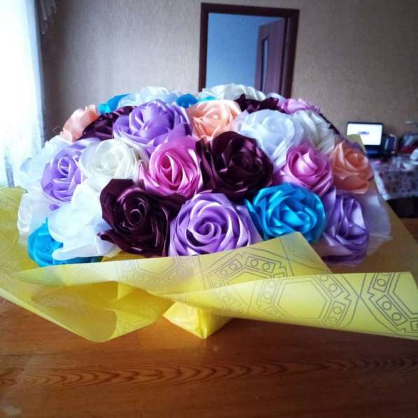 Букет розы из лент, 55 штук на заказ в Красноярске фото 3