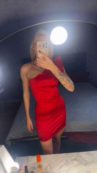 Красное вечернее платье