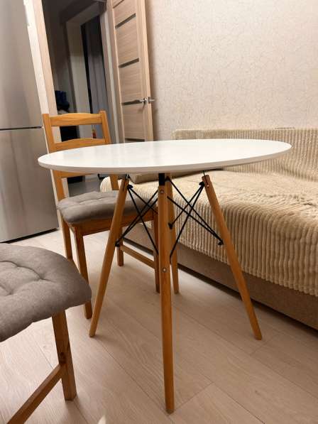 Продам круглый стол в Санкт-Петербурге