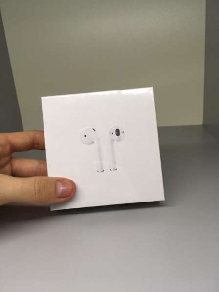 Apple AirPods 2 New Luxe