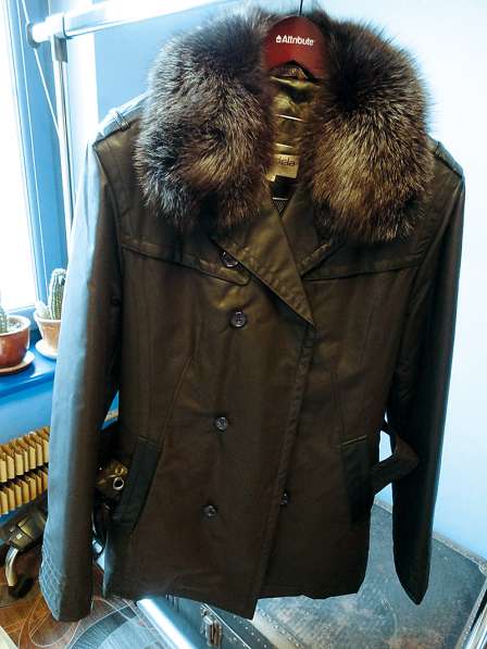 Куртка Kendela осенне-зимняя, воротник - чернобурка