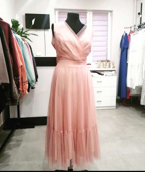 Нежно-розовое платье