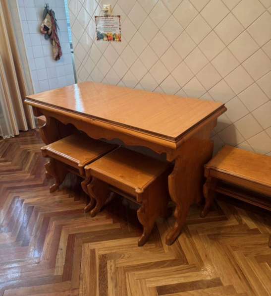 Стол со стульями