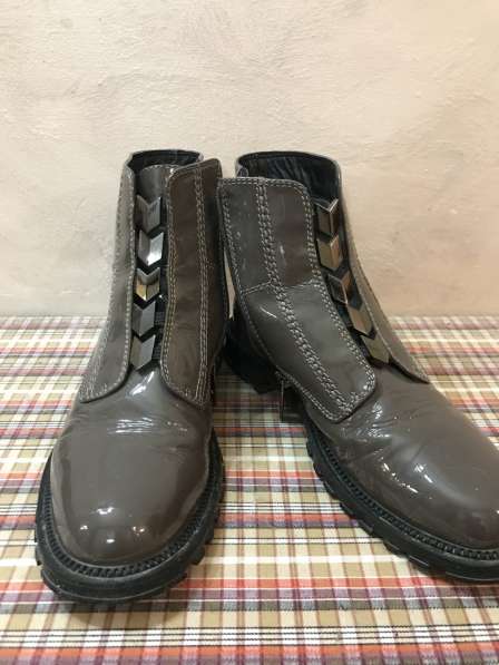 Продам лаковые ботинки