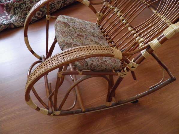 Роскошное плетёное кресло-качалка в отличном состоянии в Анапе