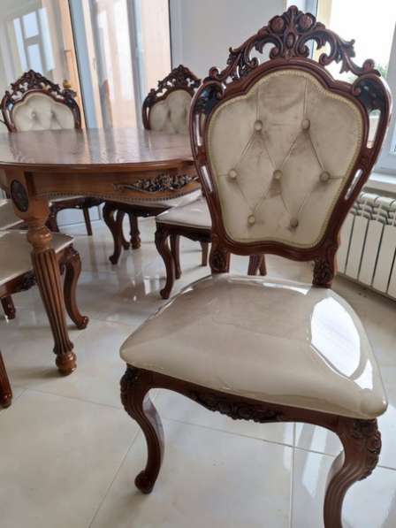 Стол и стулья в Тольятти