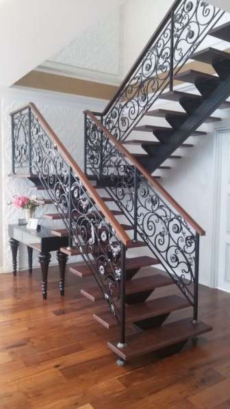 Облицовка лестниц деревом в Москве фото 10