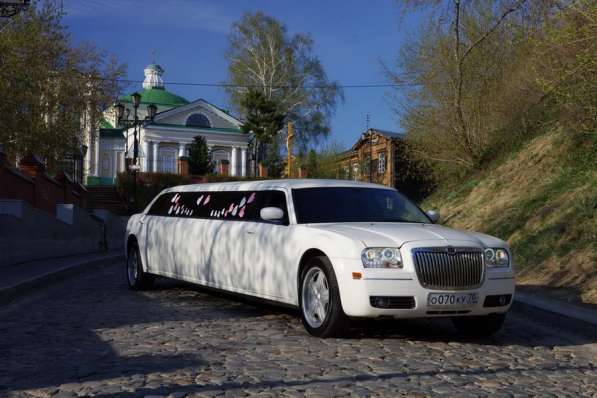 Прокат лимузина Chrysler 300C bentley в Томске фото 10