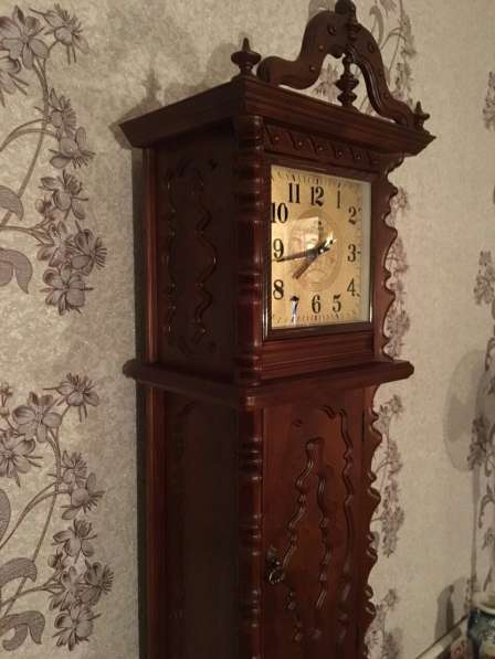 Часы напольные из массива дерева в Симферополе