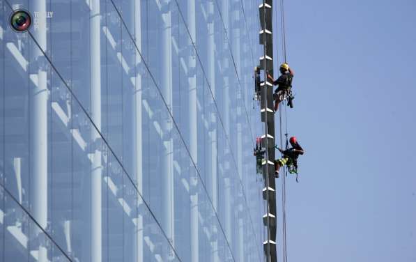 Мойка окон и балконов методом промышленного альпинизма!!! в Челябинске фото 13