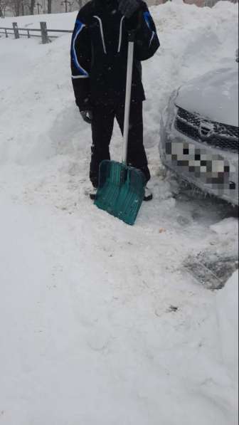 Очистка снега откапаю машину и двор, терретория магазина в Южно-Сахалинске
