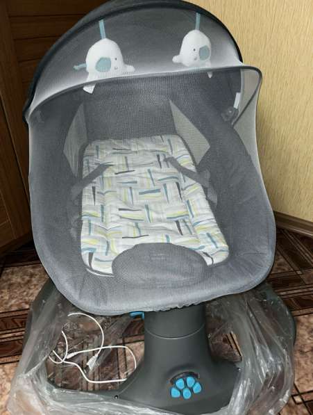 Продам Заколисуючий центр-шезлонг