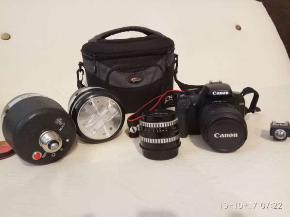 Продам зеркальный фотоаппарат CANON EOS 1000D kit + комплект