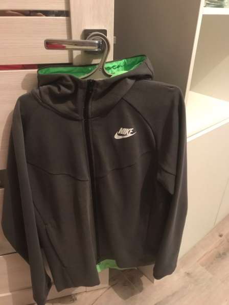 Кофту Nike