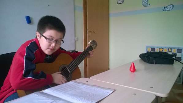 Обучение игре на акустической гитаре в 