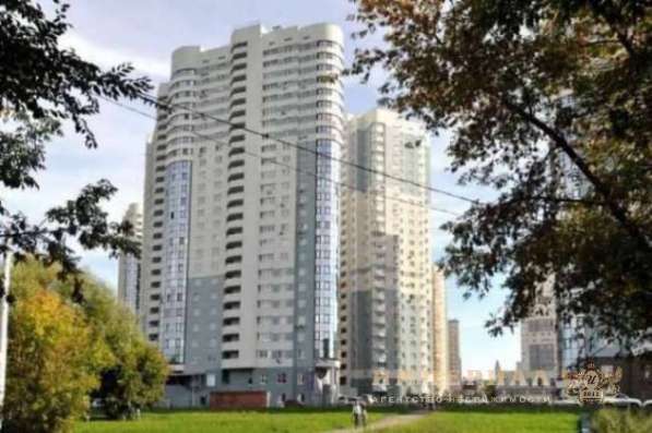 Продам трехкомнатную квартиру в г.Самара.Жилая площадь 96,10 кв.м.Этаж 23.Есть Балкон.