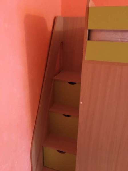 Детская кровать чердак со столом и шкафом в Сыктывкаре
