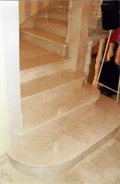 Лестницы из натурального камня мрамора и гранита в Красногорске фото 5