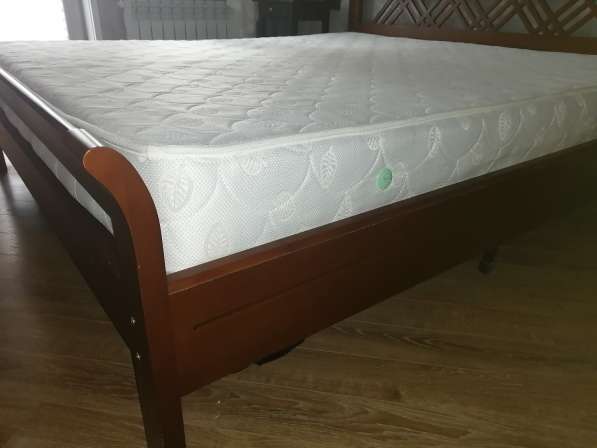 Продаётся двуспальная кровать в фото 4