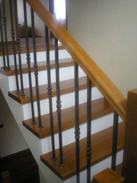 Лестницы из массива сосны, дуба, ясеня, лиственницы в Щелково фото 3