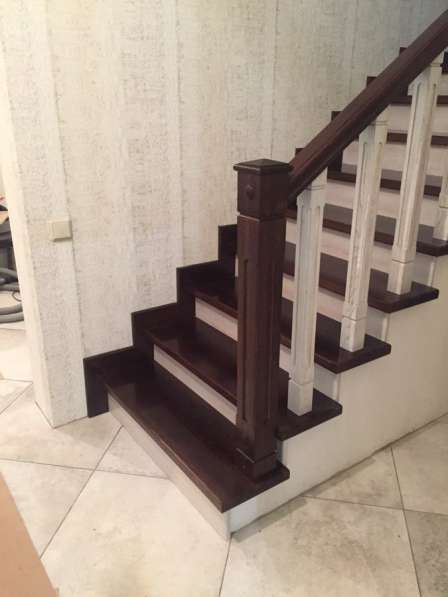 Облицовка лестниц деревом в Москве фото 4