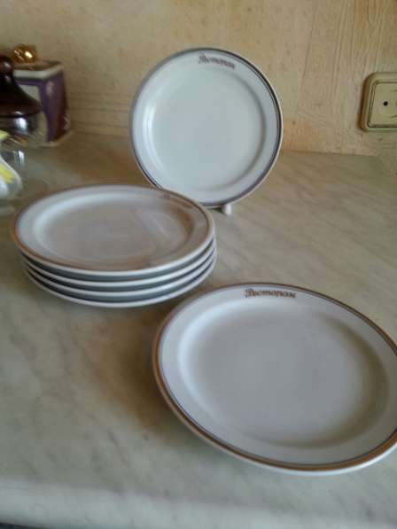 Винтажный набор тарелок