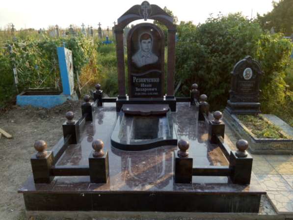 Памятники в фото 4