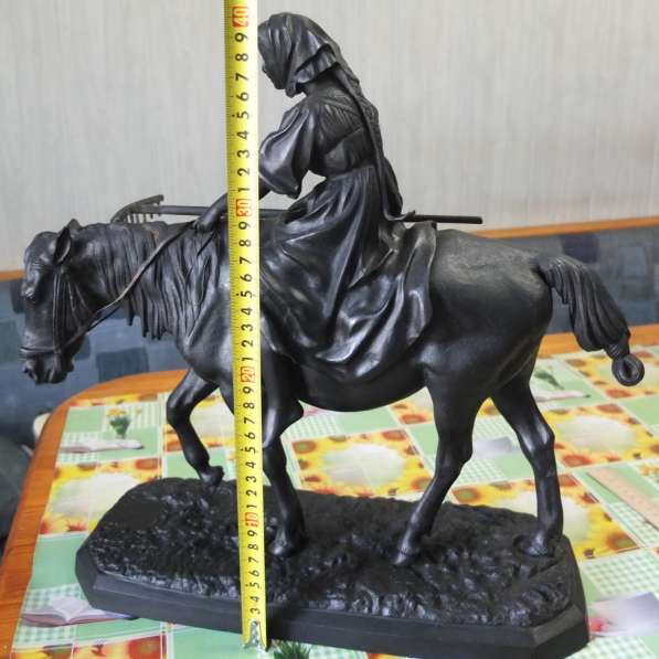 Чугунная скульптура Крестьянка с граблями на лошади, Касли в Ставрополе фото 9