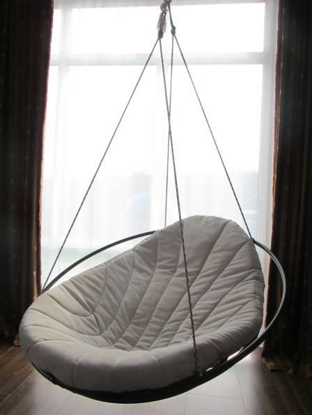 Стильное подвесное кресло для отдыха - комфорт расслабления