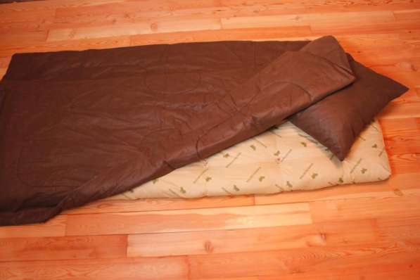 Матрац, подушка и одеяло и постельное белье