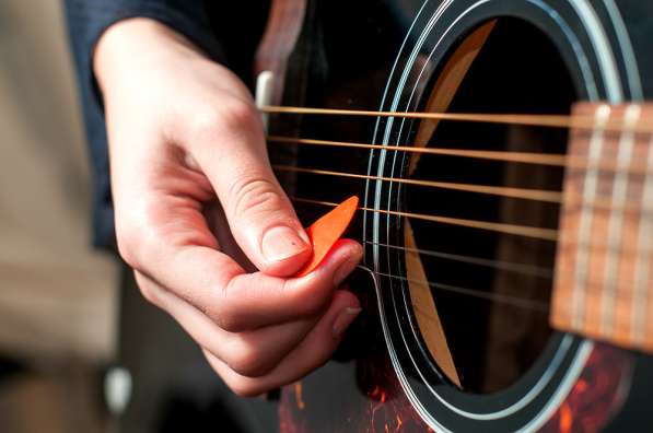 Обучение, уроки игры на гитаре для всех желающих