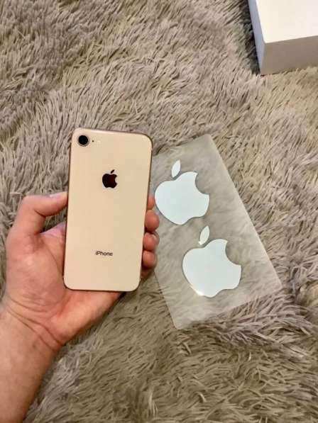 Продаю IPhone 8 64Gb в Москве